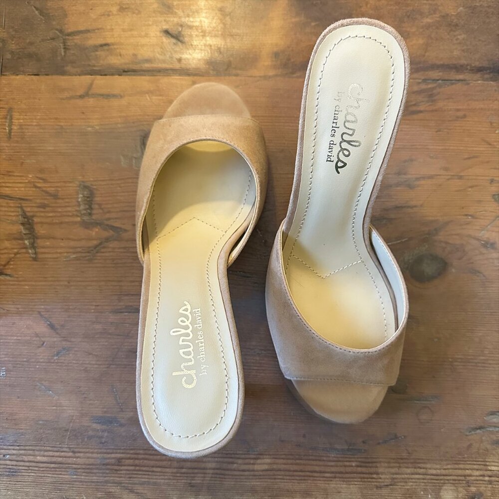Charles David Nude Suede Slides 7M 3 3/4" Heel NWOT - Picture 2 of 4